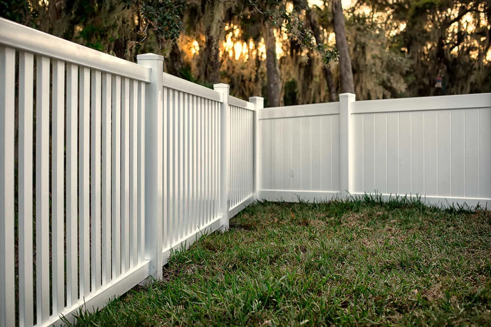 Vinyl,Fence,Solid,And,Semi,Privacy