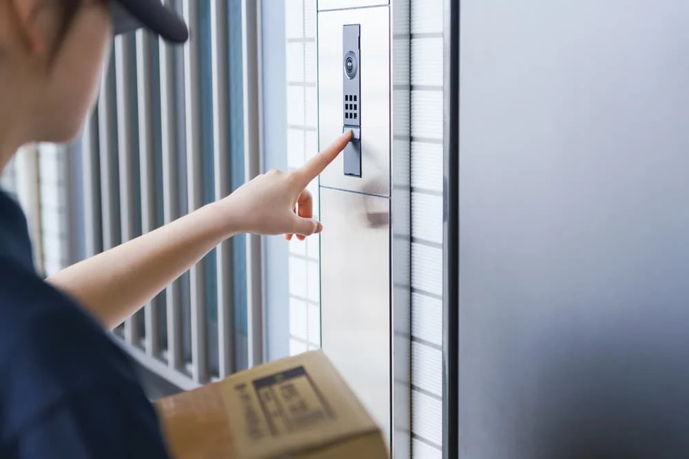 How Smart Video intercoms Help Property Managers Manage Deliveries